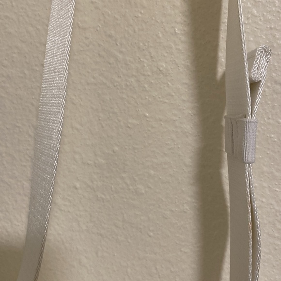 Lululemon White Wunder Puff 1L Fanny Pack Belt Bag Adjustable Strap - Picture 9 of 9